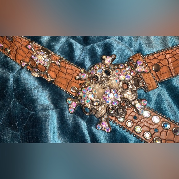 Sparkly rhinestone skull and bones blingy genuine leather belt - Picture 5 of 7